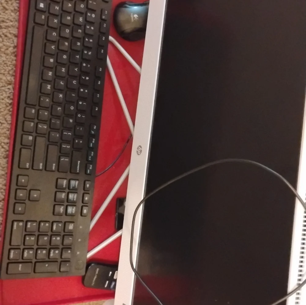 HP All-in-One Computer with Black Keyboard and headset
